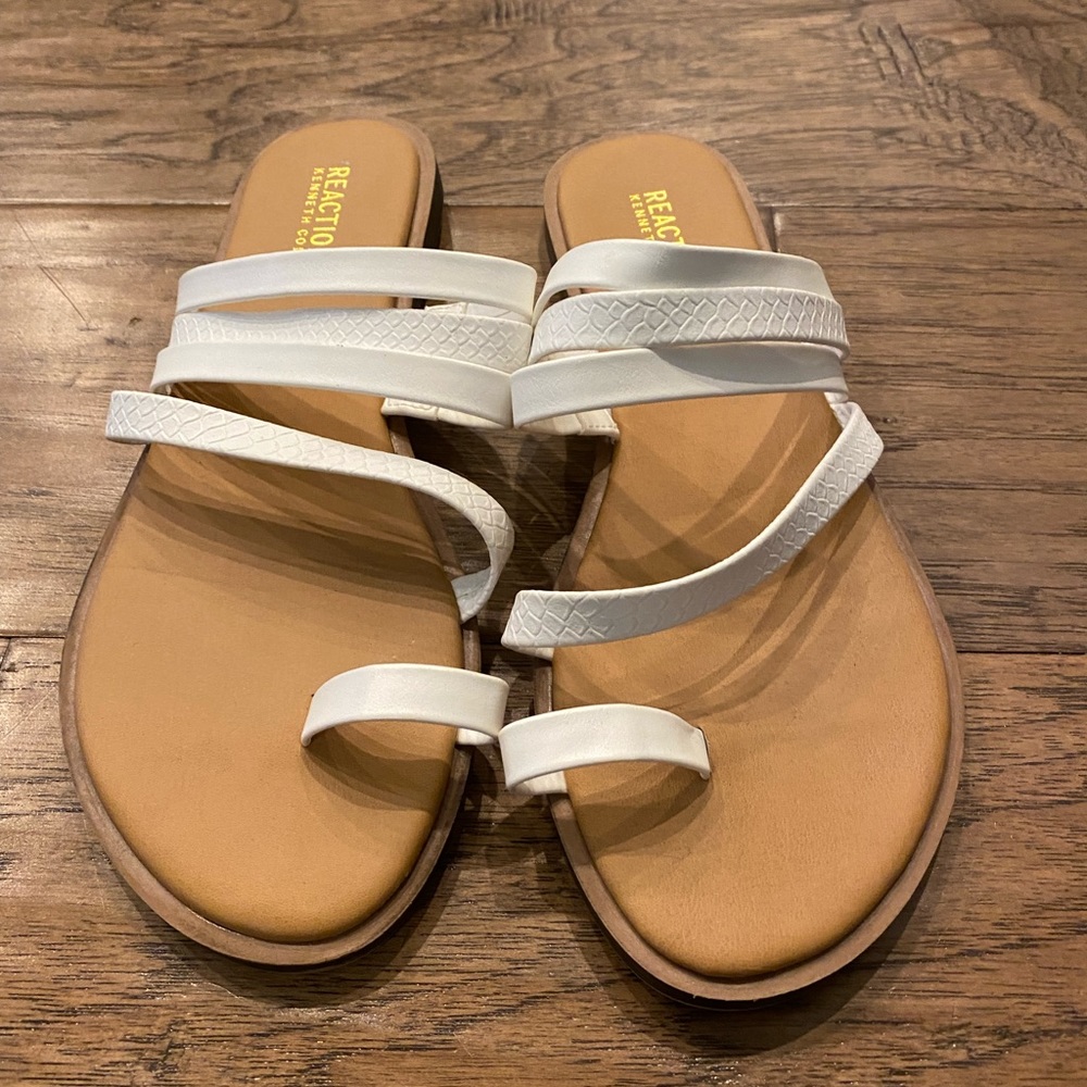 Cute toe sandal that goes w/anything!